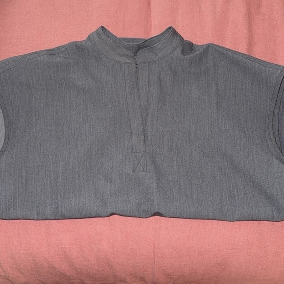 NEW Figs Graphite Rafaela Scrub Top - Picture 2 of 3